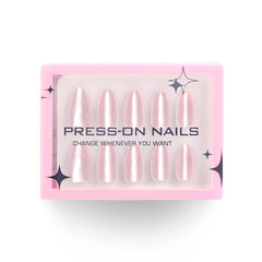 Cat-Eye Almond Short Nails