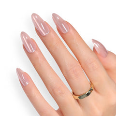 Cat-Eye Almond Short Nails
