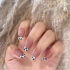 Milk pattern print on Nails