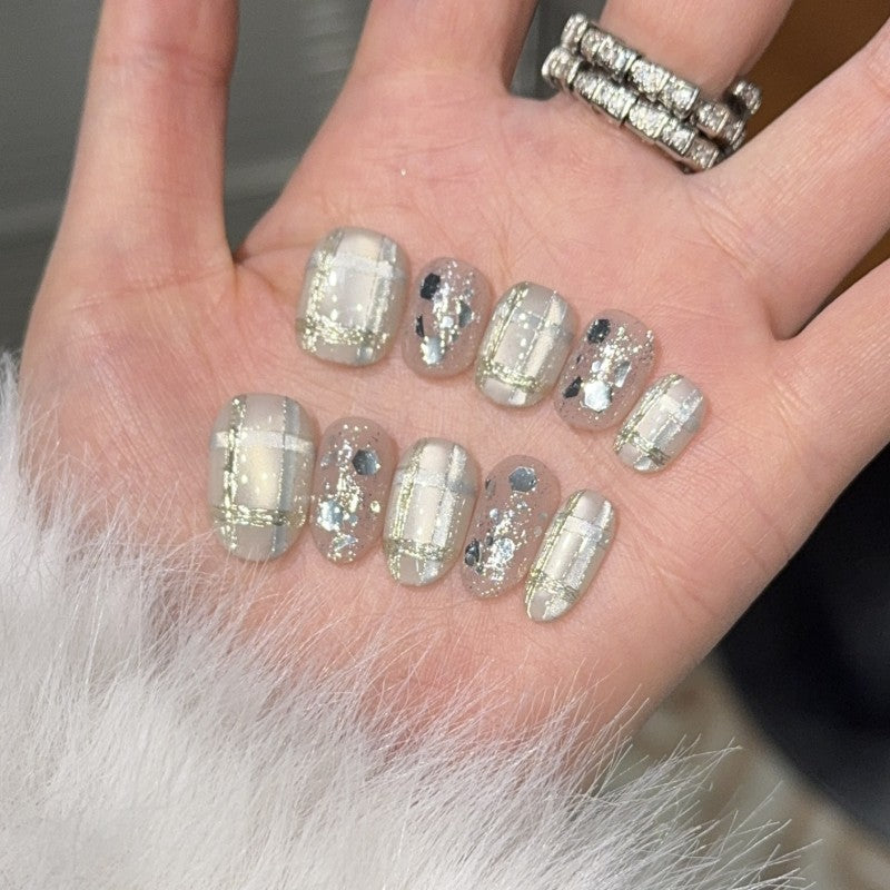 Ditto crystal ice cave short oval press-on nails reusable design
