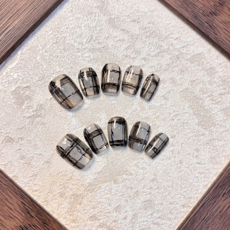 Ditto Maillard-style cat-eye short square press-on nails reusable design