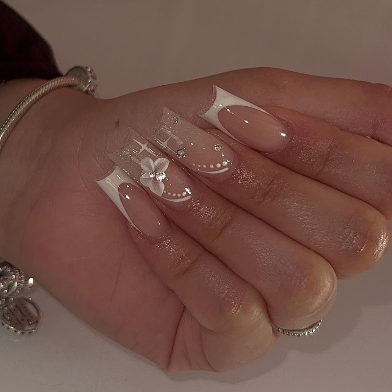 Sparkling Diamond Flower Press-On Nails –SQUARE| Medium