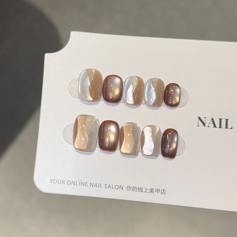 Ditto Luxurious Maillard short oval press-on nails reusable design