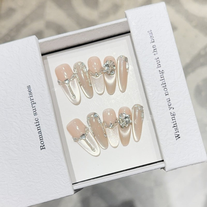 Ditto Embodying Ins medium oval press-on nails reusable design